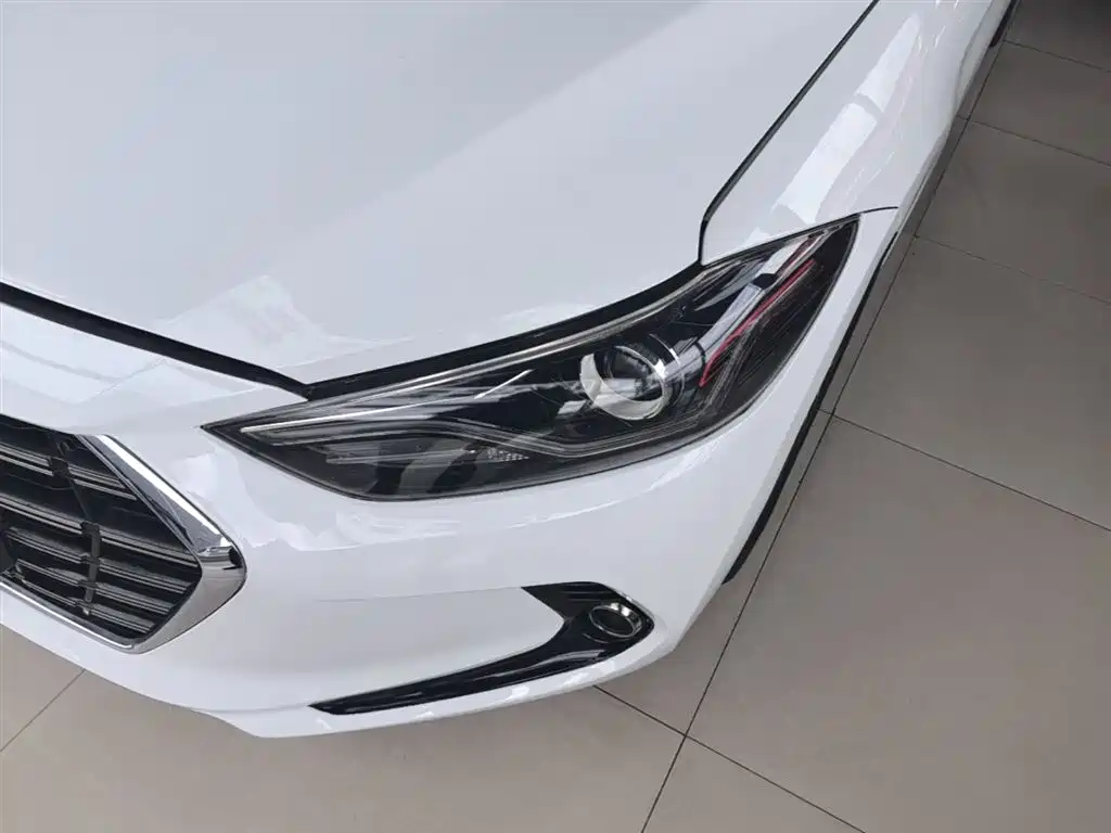 Hyundai Elantra 2019 — фото 24
