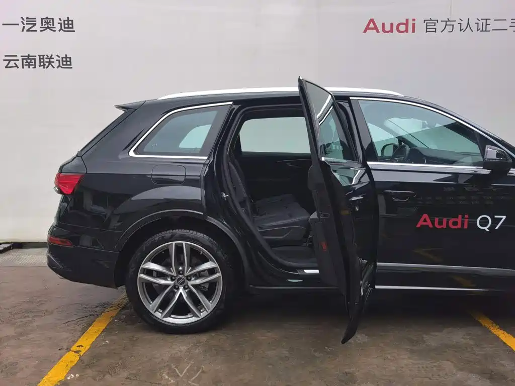 Audi Q7 2025 — фото 26