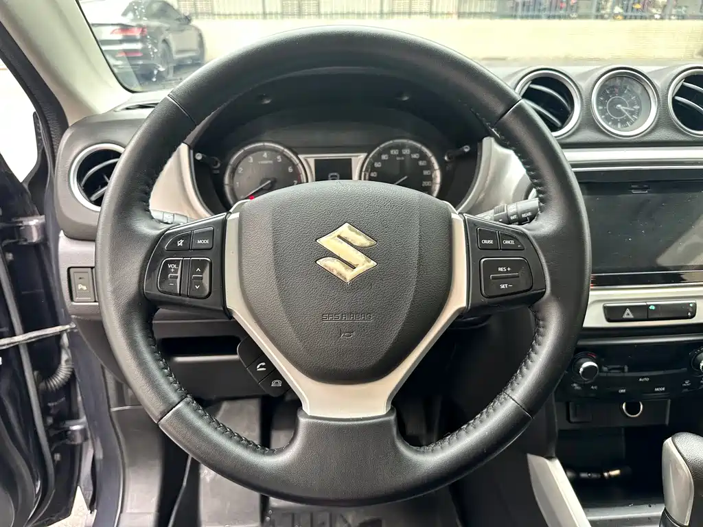 Suzuki Vitara 2016 — фото 10