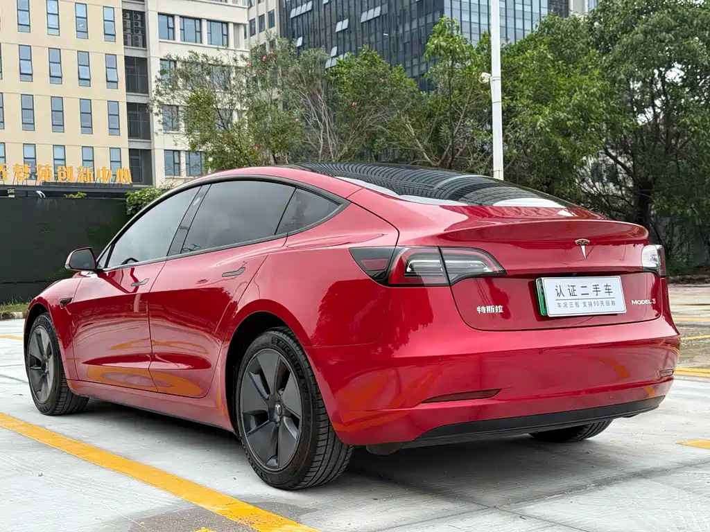 Tesla Model 3 2022 — фото 13