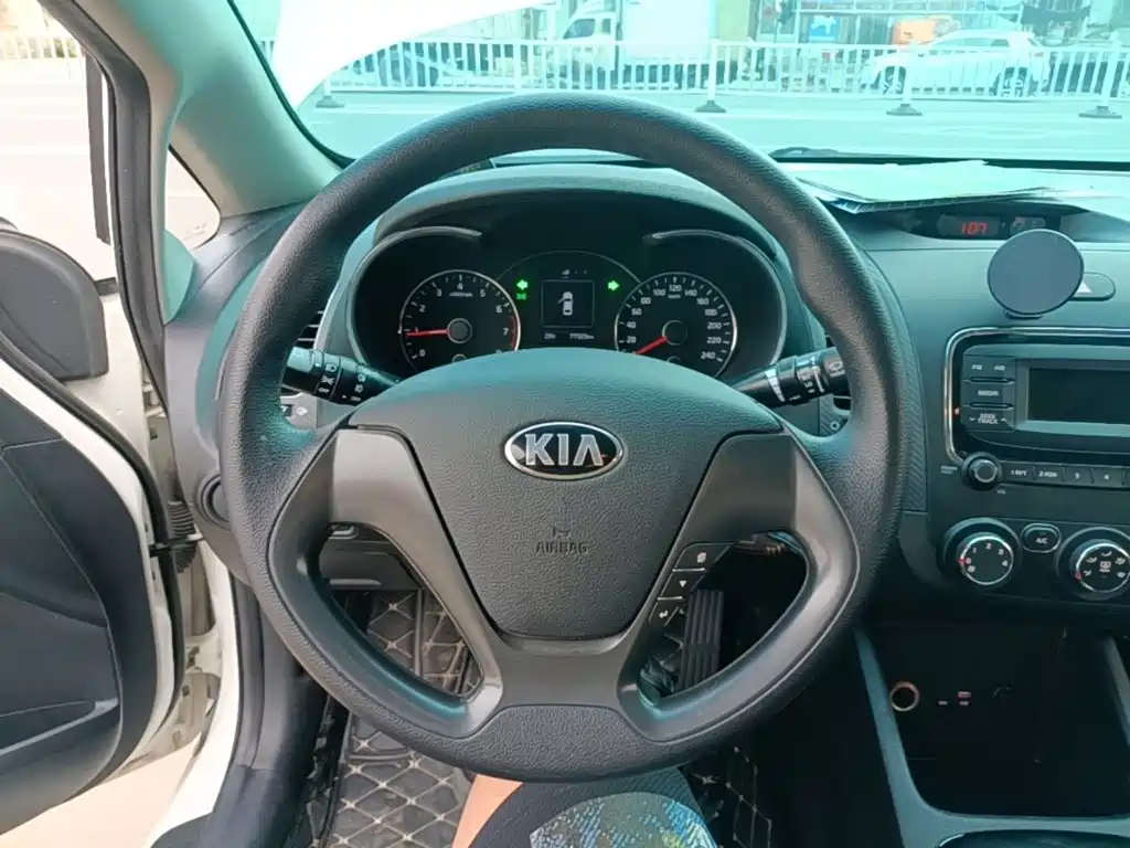 Kia K3 2018 — фото 11