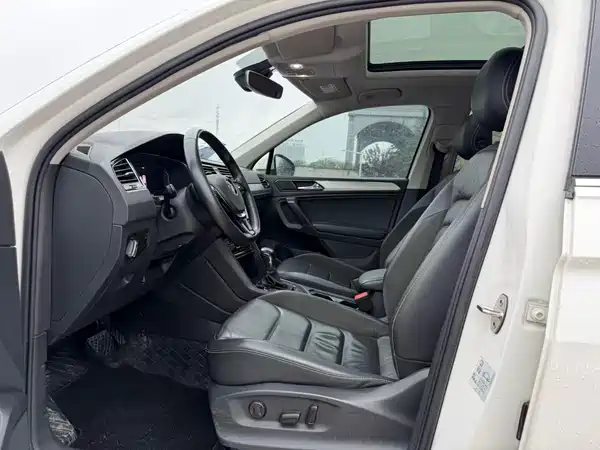 Volkswagen Tiguan L Plug-In Hybrid 2021