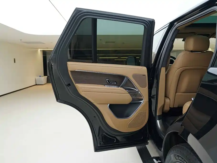 Land Rover Range Rover 2023 — фото 20