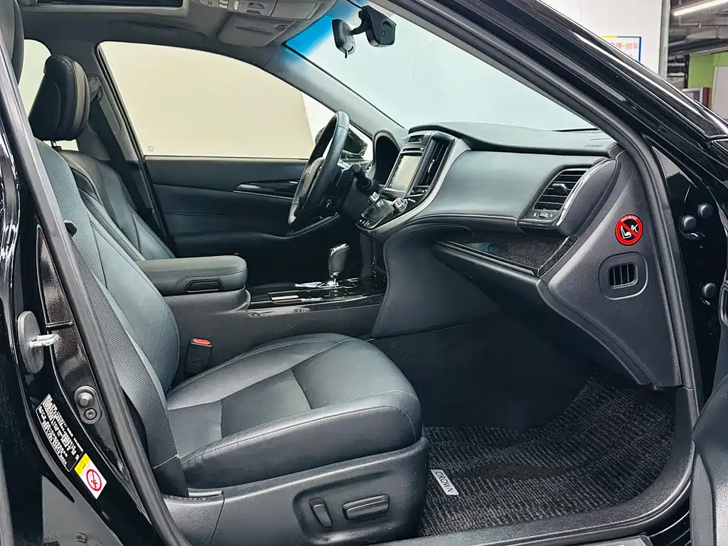 Toyota Crown 2018 — фото 13