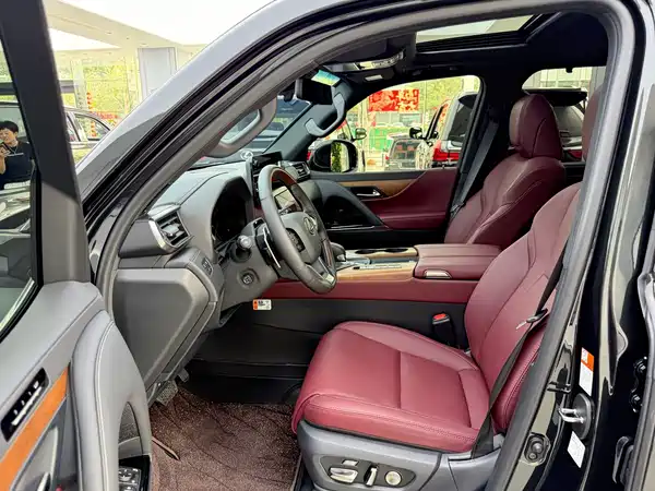Lexus LX 2025