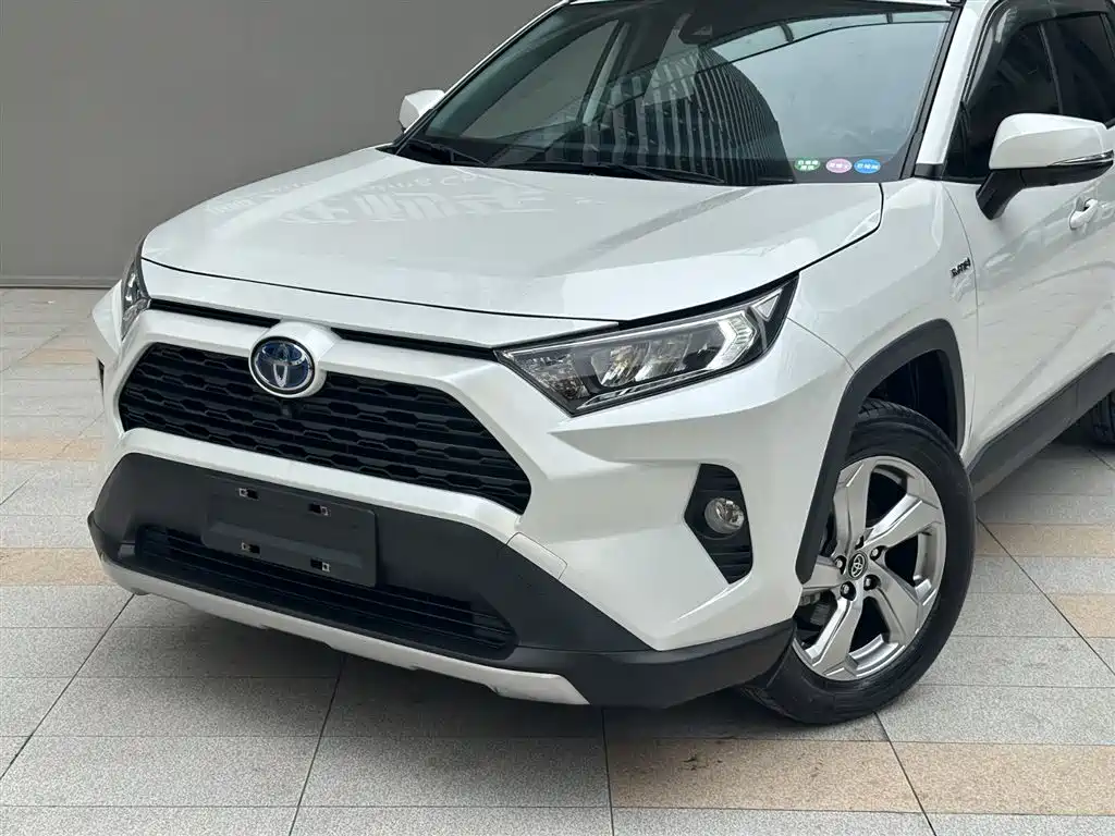 Toyota RAV4 2023 — фото 2