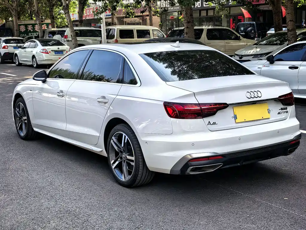 Audi A4L 2021 — фото 12