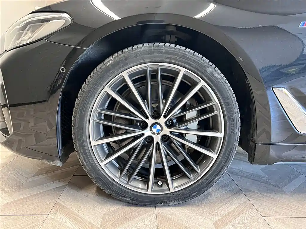 BMW 5 Series 2021 — фото 11