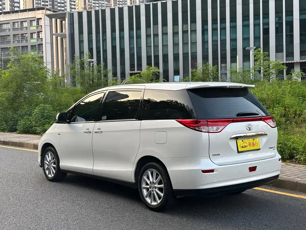 Toyota Previa 2017 — фото 24