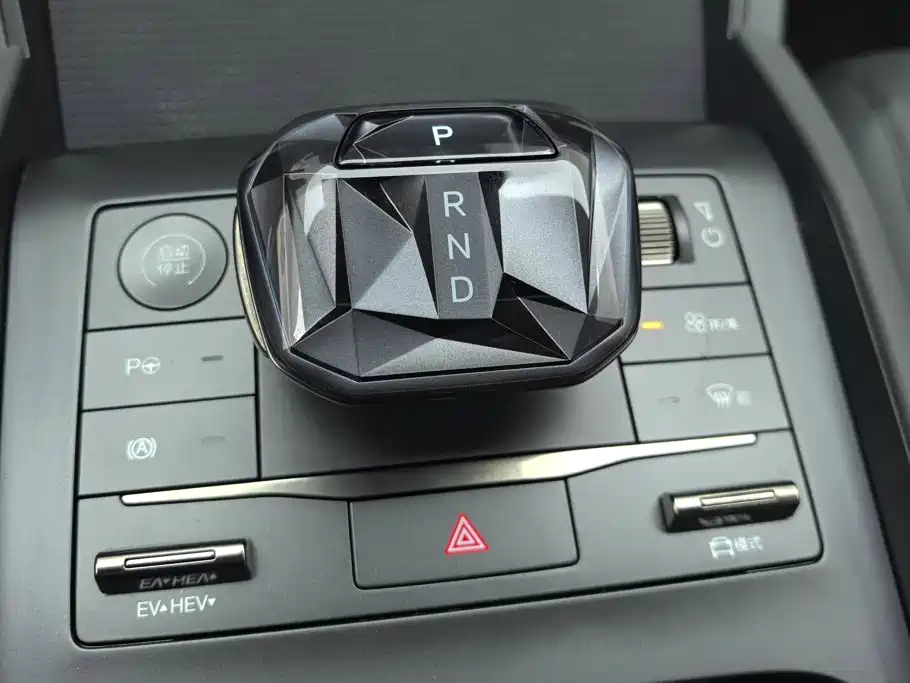 BYD Qin L 2025 — фото 16