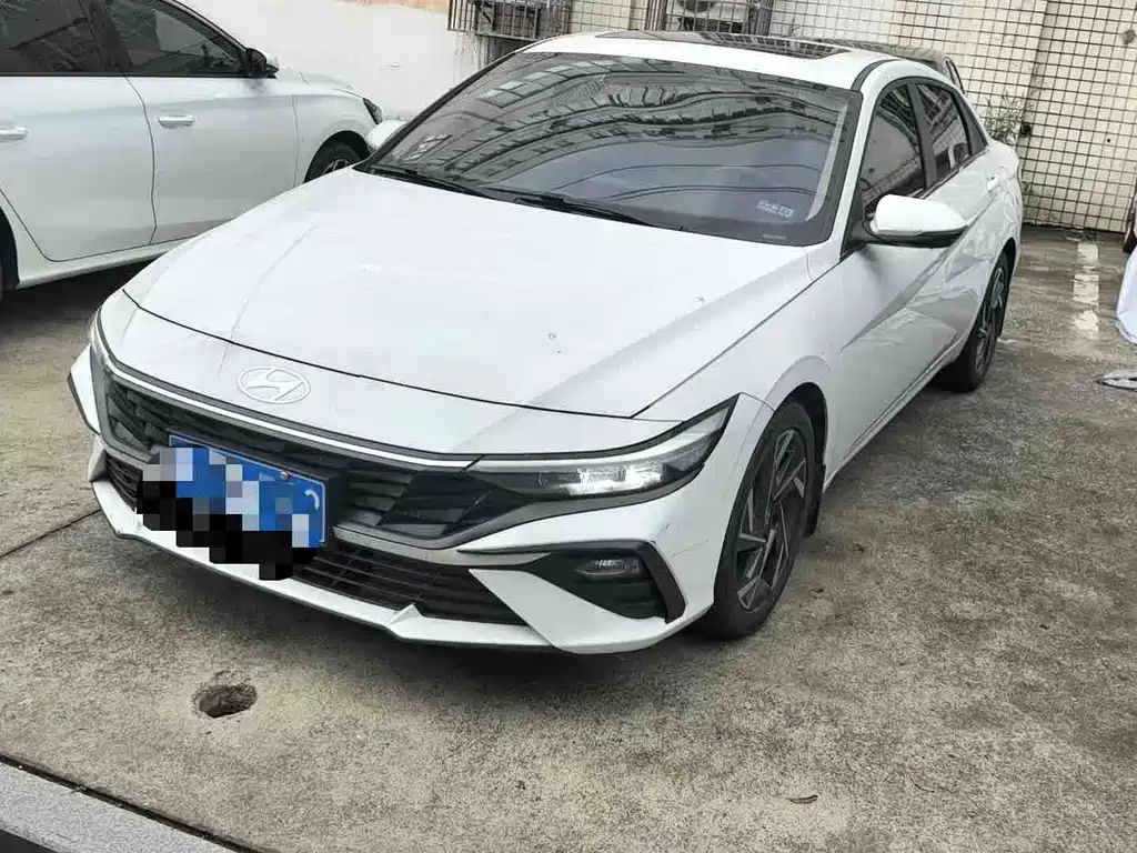Hyundai Elantra 2023