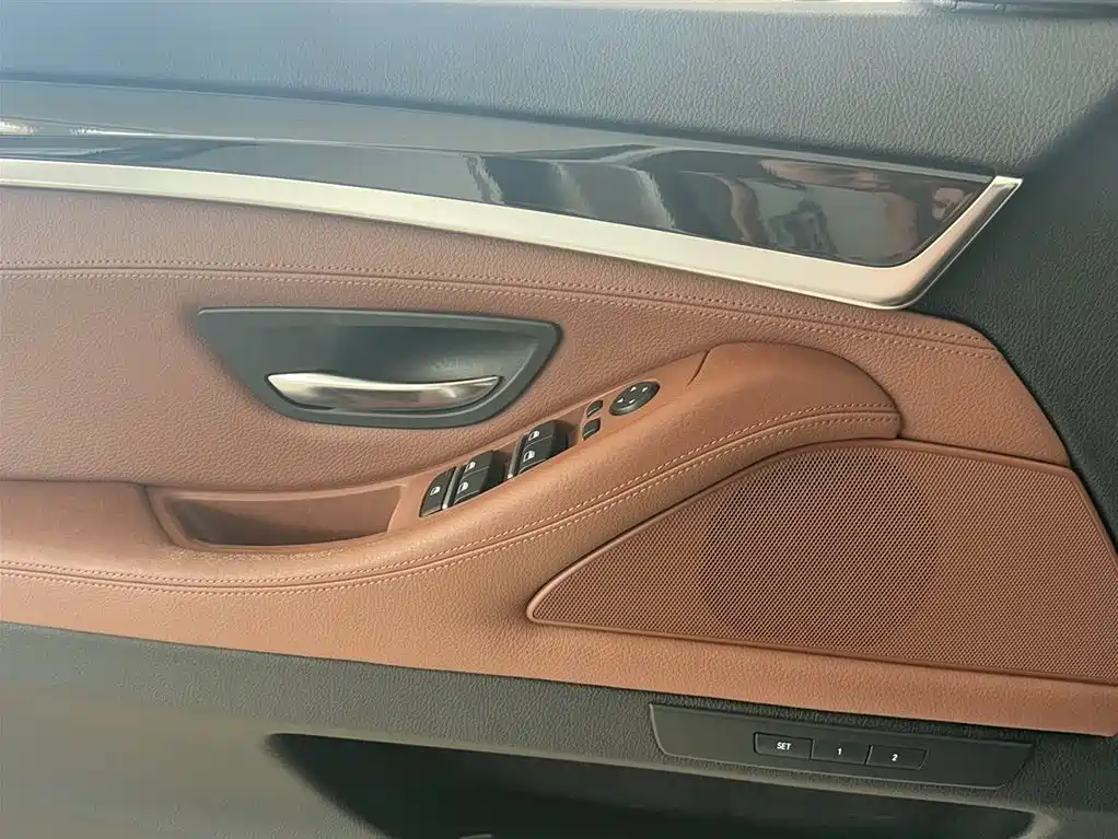 BMW 5 Series 2016 — фото 11