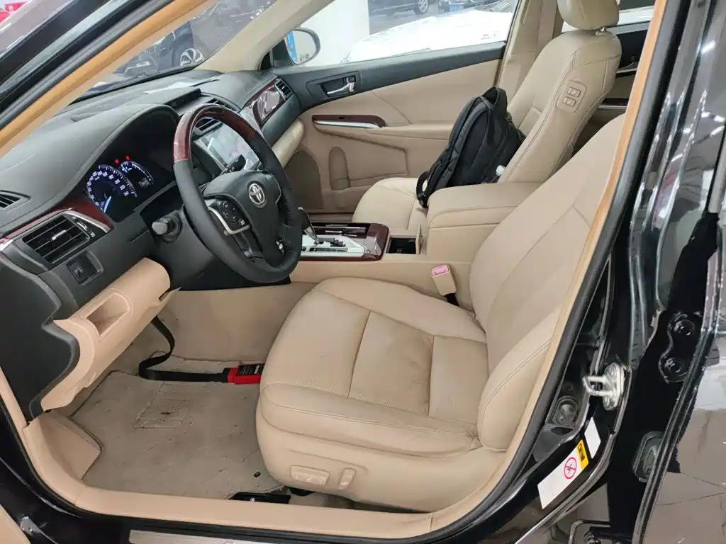 Toyota Camry 2014 — фото 11