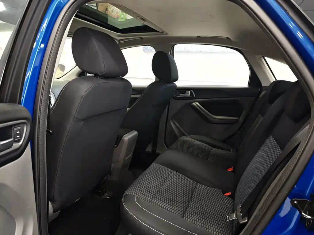 Ford Focus 2014 — фото 11