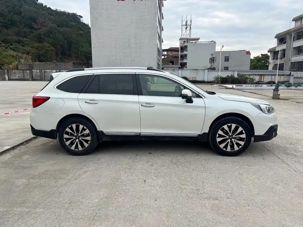 Subaru Outback 2017 — фото 10