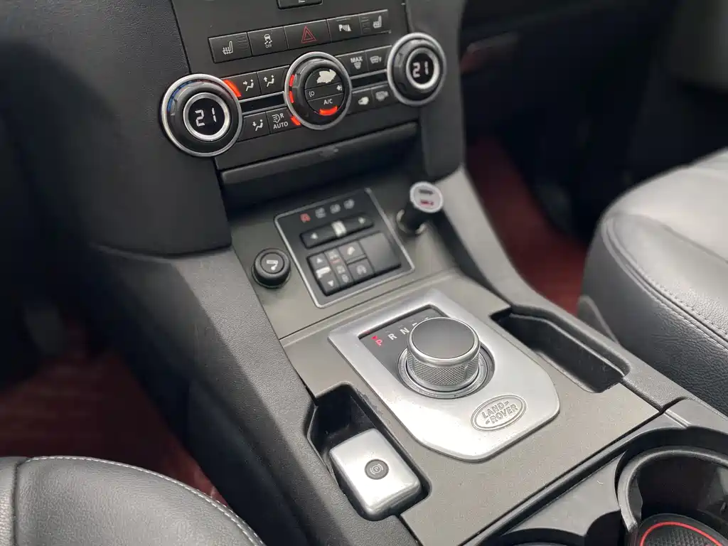 Land Rover Discovery 2017 — фото 16