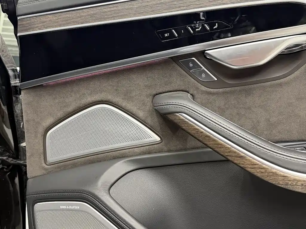 Audi A8 2021 — фото 12
