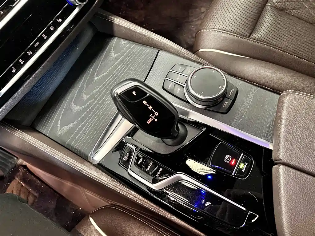 BMW 5 Series 2021 — фото 19