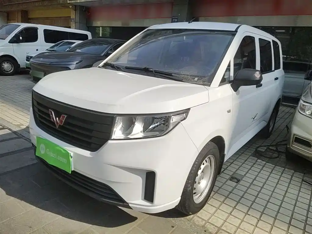 Wuling Hongguang PLUS 2023 — фото 2