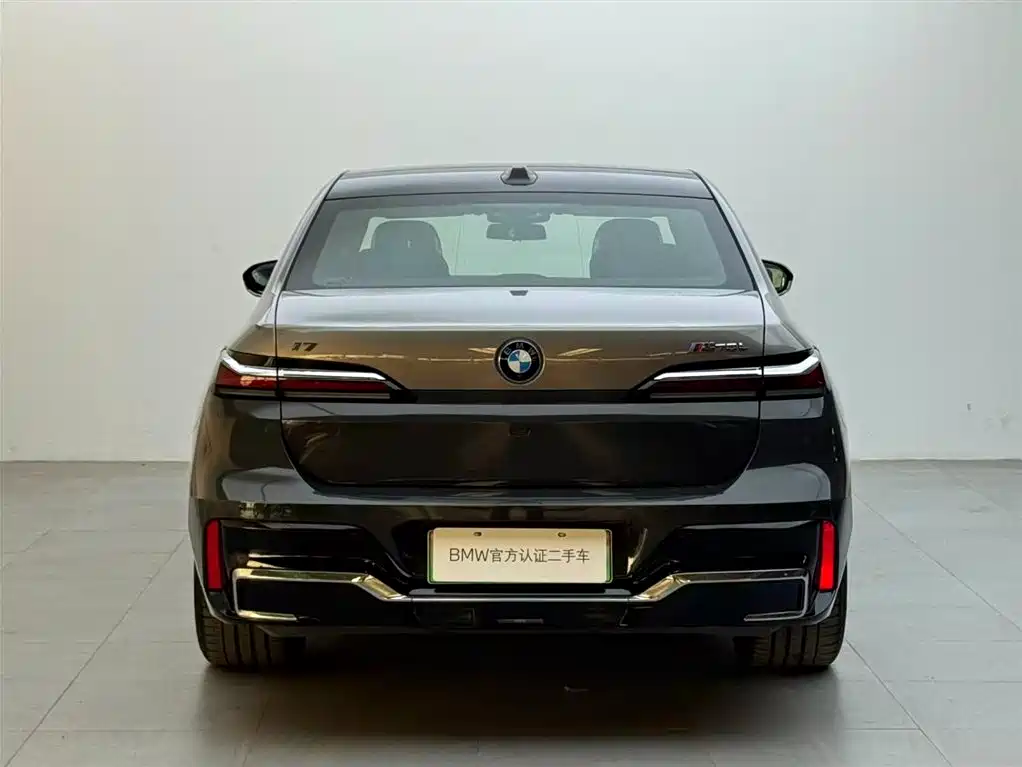 BMW i7 M70L 2024 — фото 5