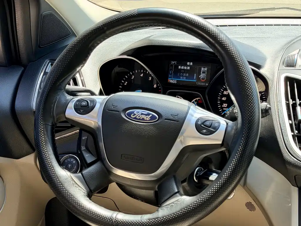 Ford Kuga 2014 — фото 14