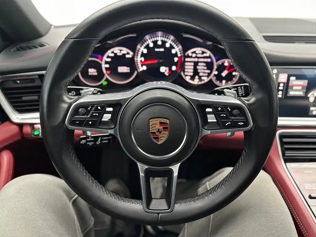 Porsche Panamera 2018 — фото 27