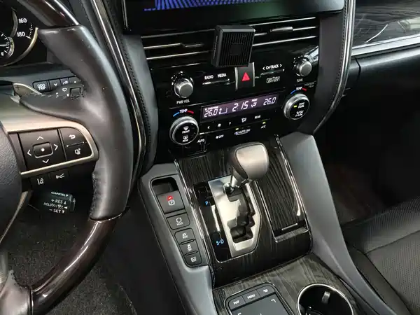 Lexus LM 2022