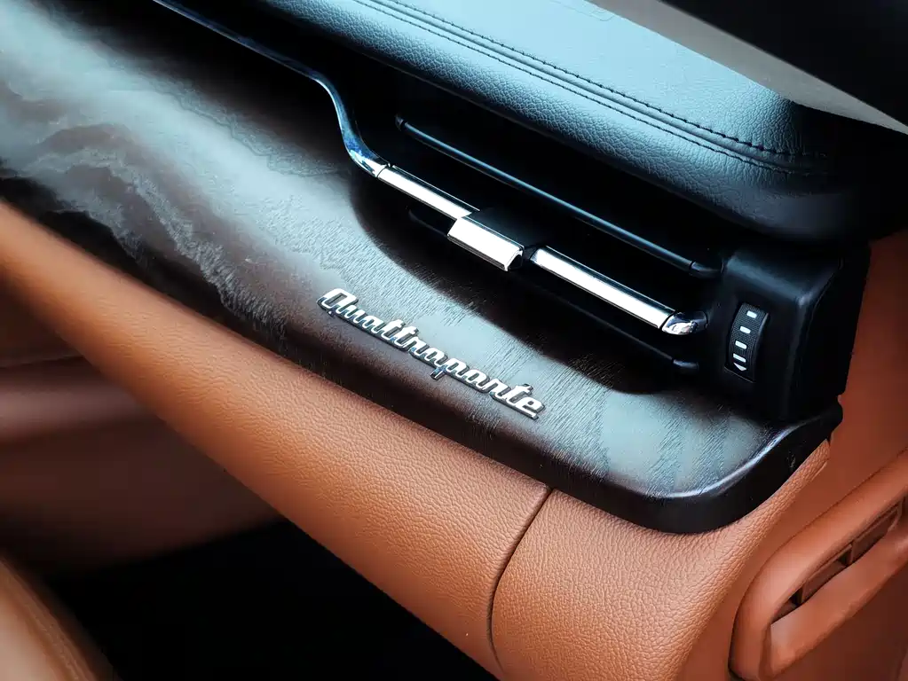 Maserati Quattroporte 2018 — фото 20