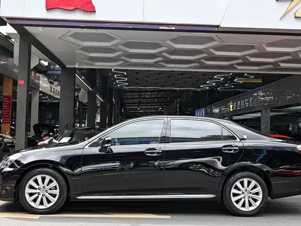 Toyota Crown 2014