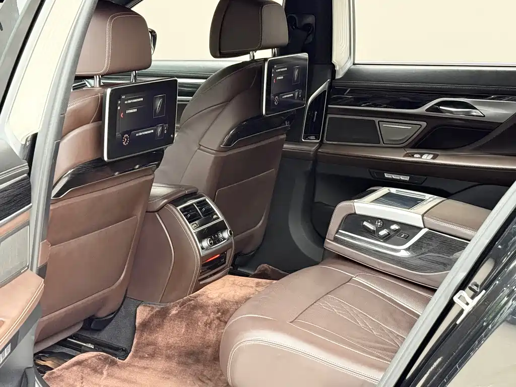 BMW 7 Series 2017 — фото 6