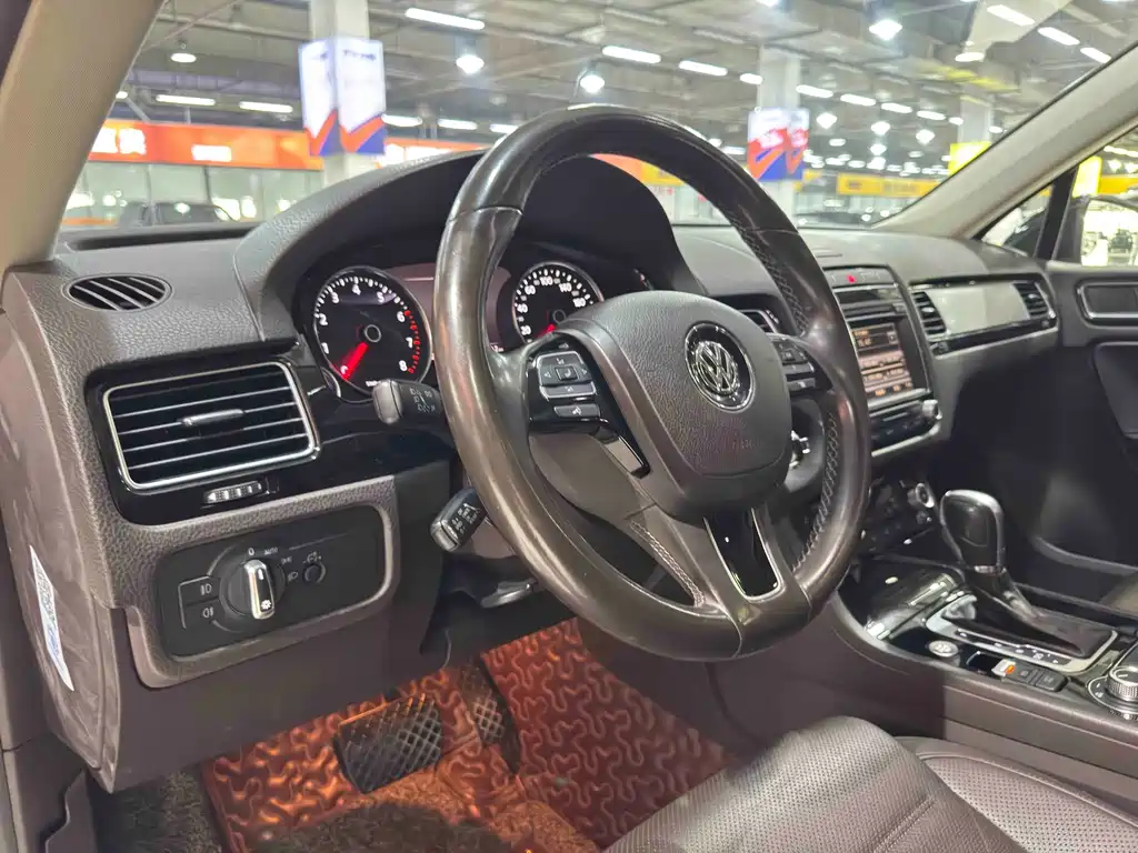 Volkswagen Touareg 2017 — фото 11