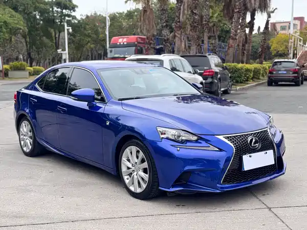 Lexus IS 2015