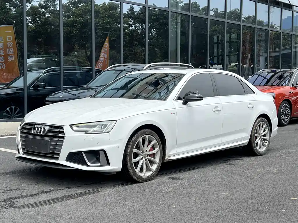 Audi A4L 2019 — фото 1