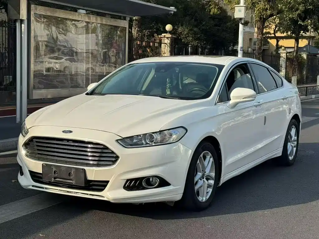 Ford Mondeo 2013 — фото 1