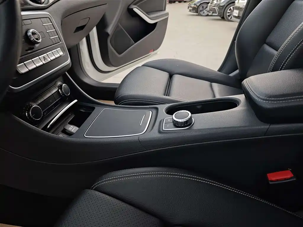 Mercedes-Benz GLA 2018 — фото 15