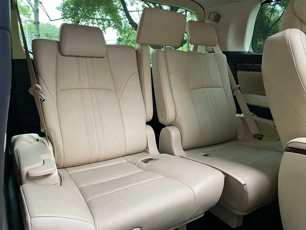 Toyota Alphard 2023 — фото 12