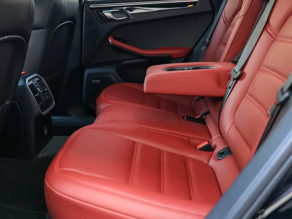Porsche Macan 2017 — фото 15