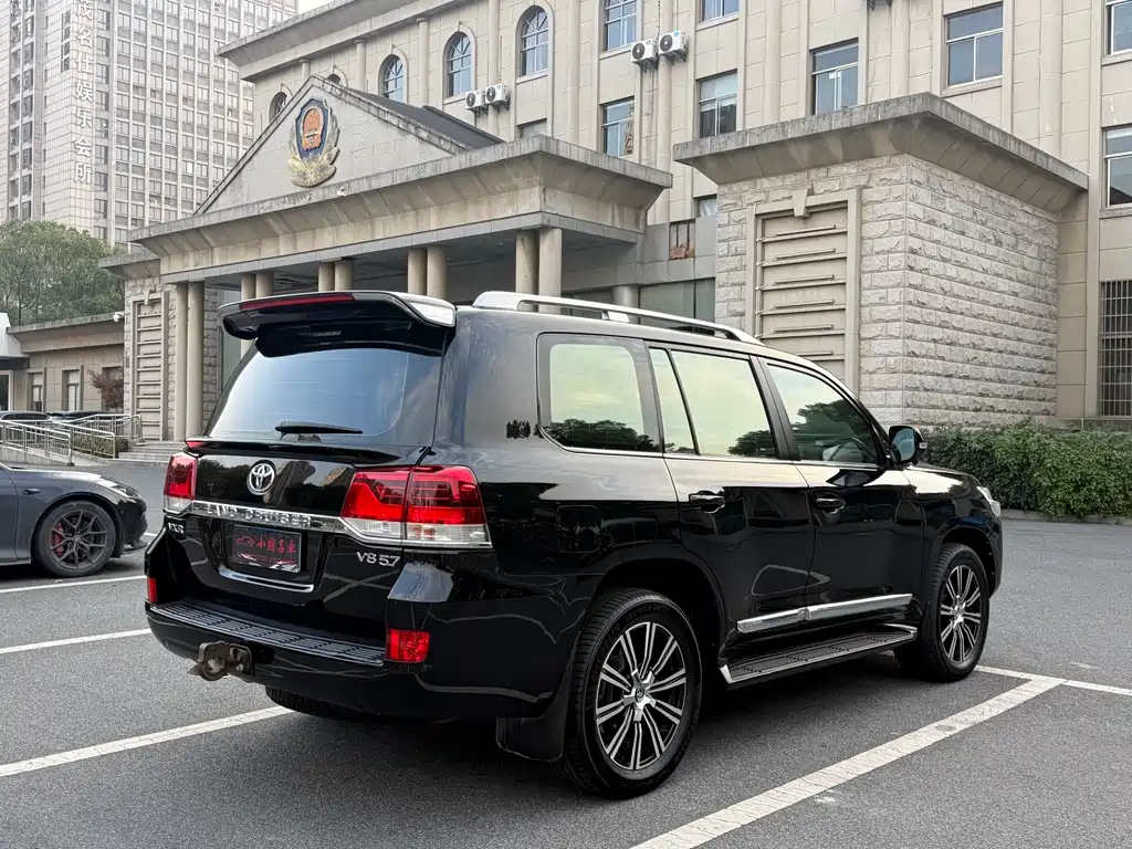 Toyota Land Cruiser 2018 — фото 6