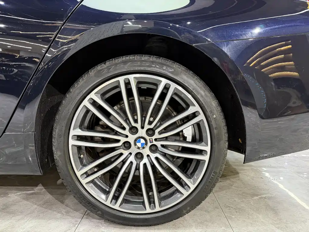 BMW 5 Series 2019 — фото 13