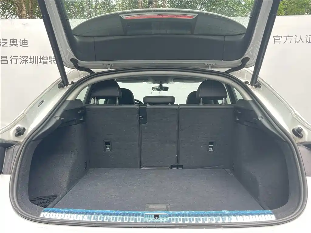 Audi Q3 Sportback 2023 — фото 9