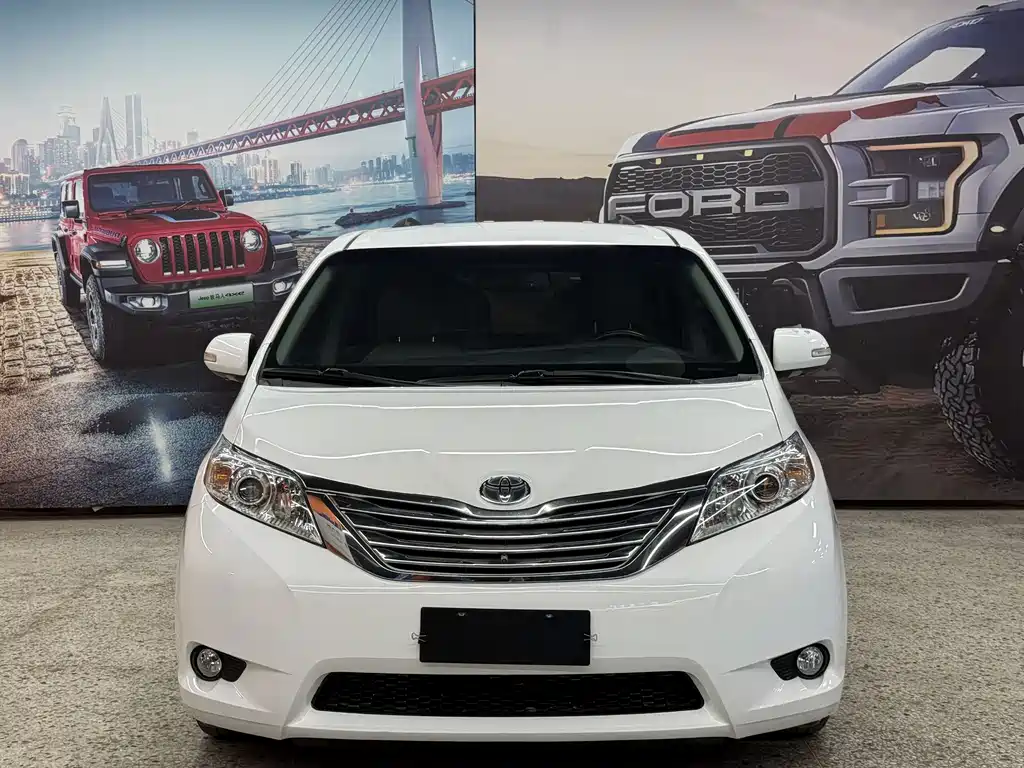 Toyota Sienna 2016 — фото 2