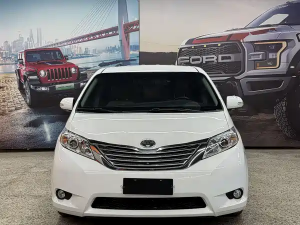 Toyota Sienna 2015