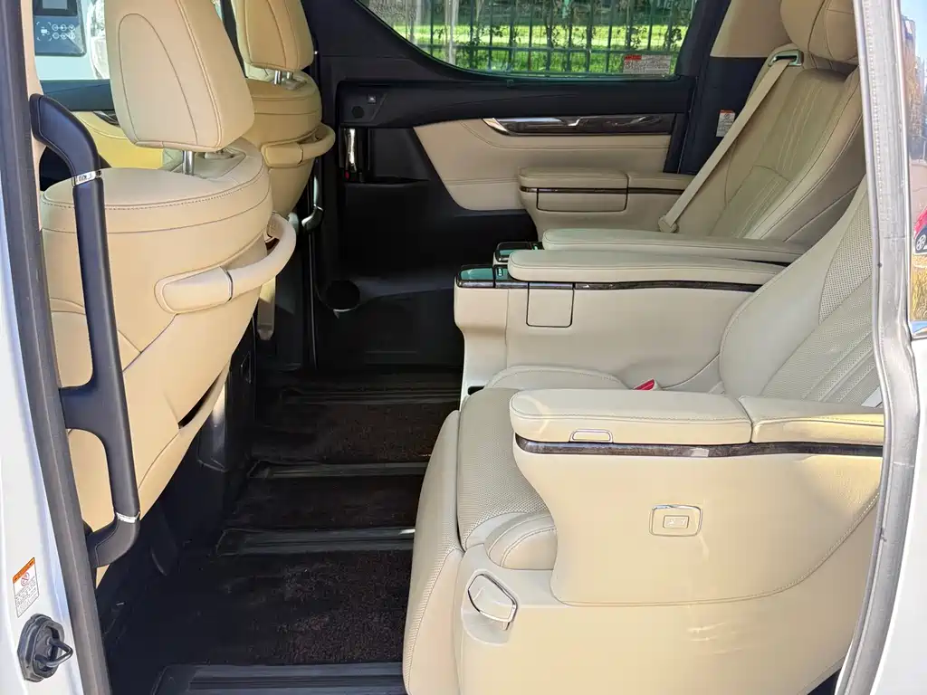 Toyota Vellfire 2022 — фото 6
