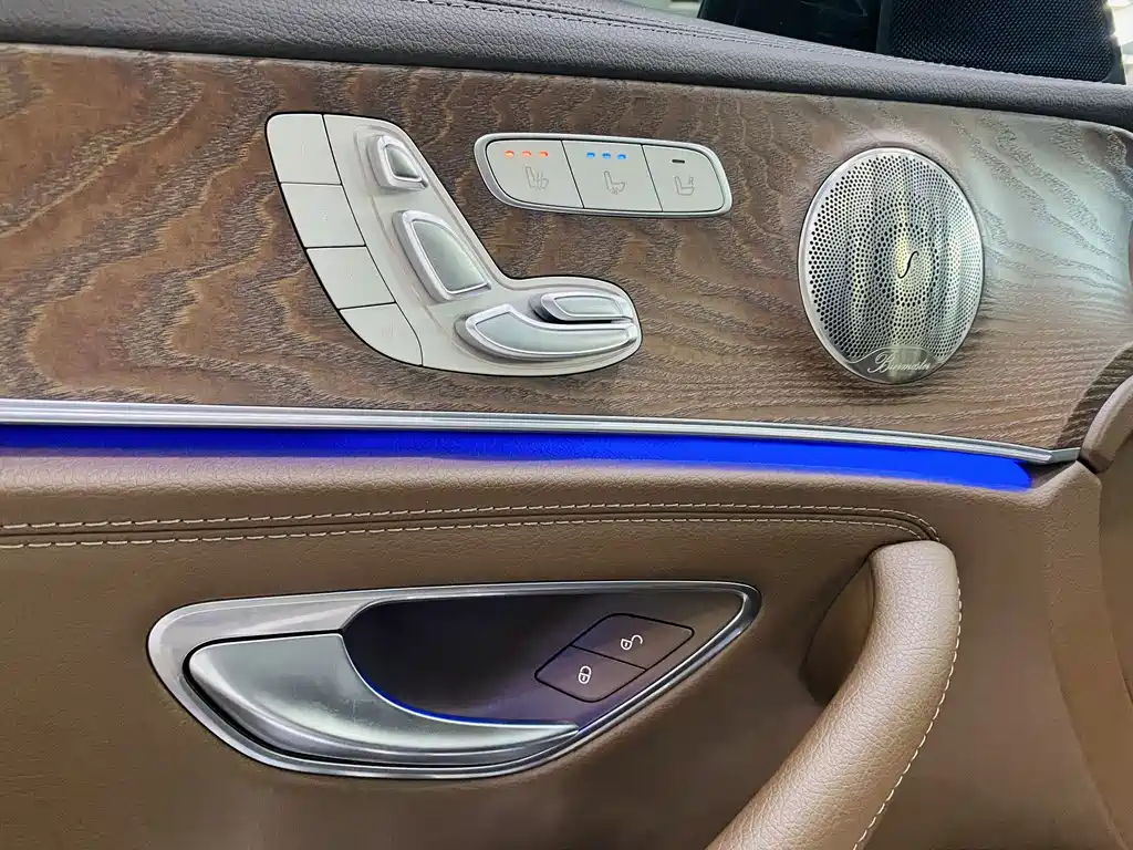 Mercedes-Benz E-Class 2022 — фото 3