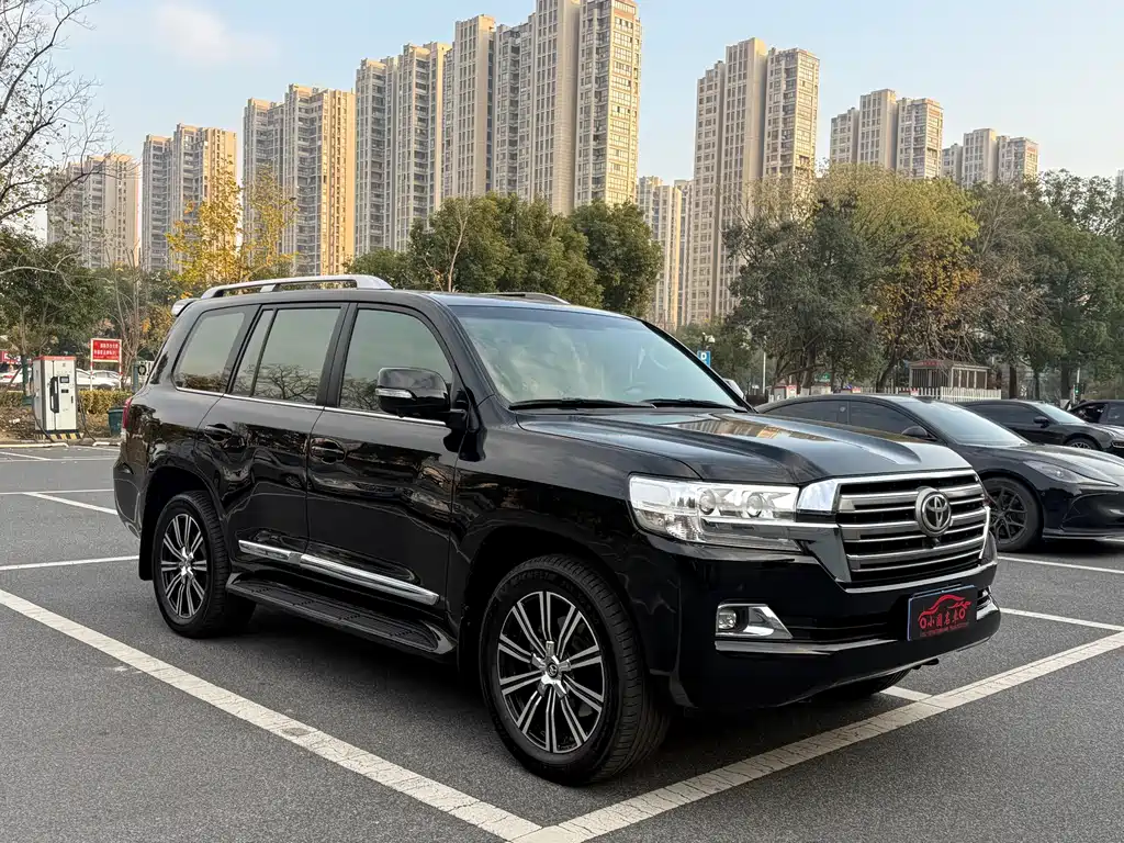 Toyota Land Cruiser 2018 — фото 3