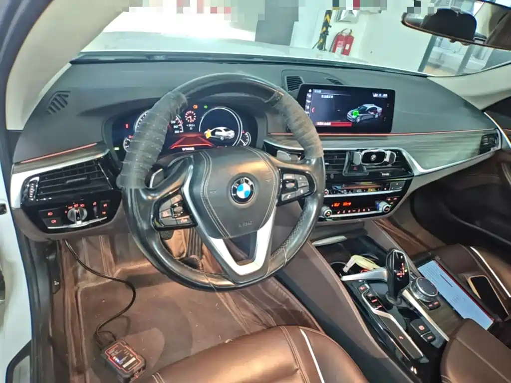 BMW 5 Series 2017 — фото 10