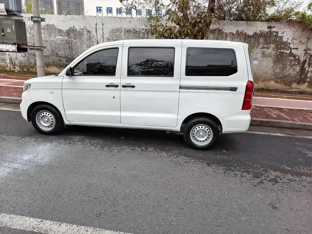 Wuling Hongguang V 2022