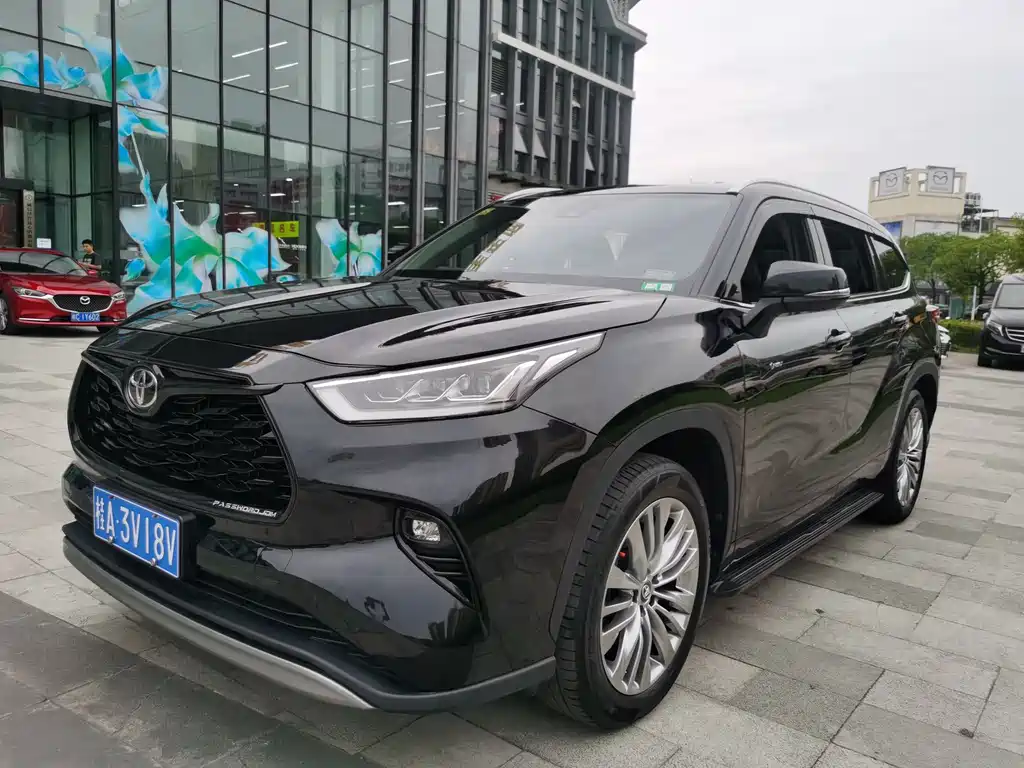 Toyota Highlander 2024 — фото 1