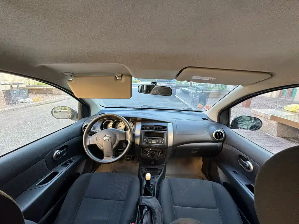 Nissan Livina 2012