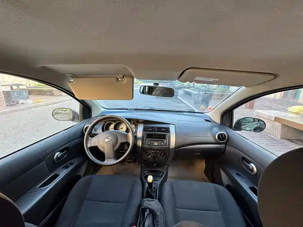 Nissan Livina 2012